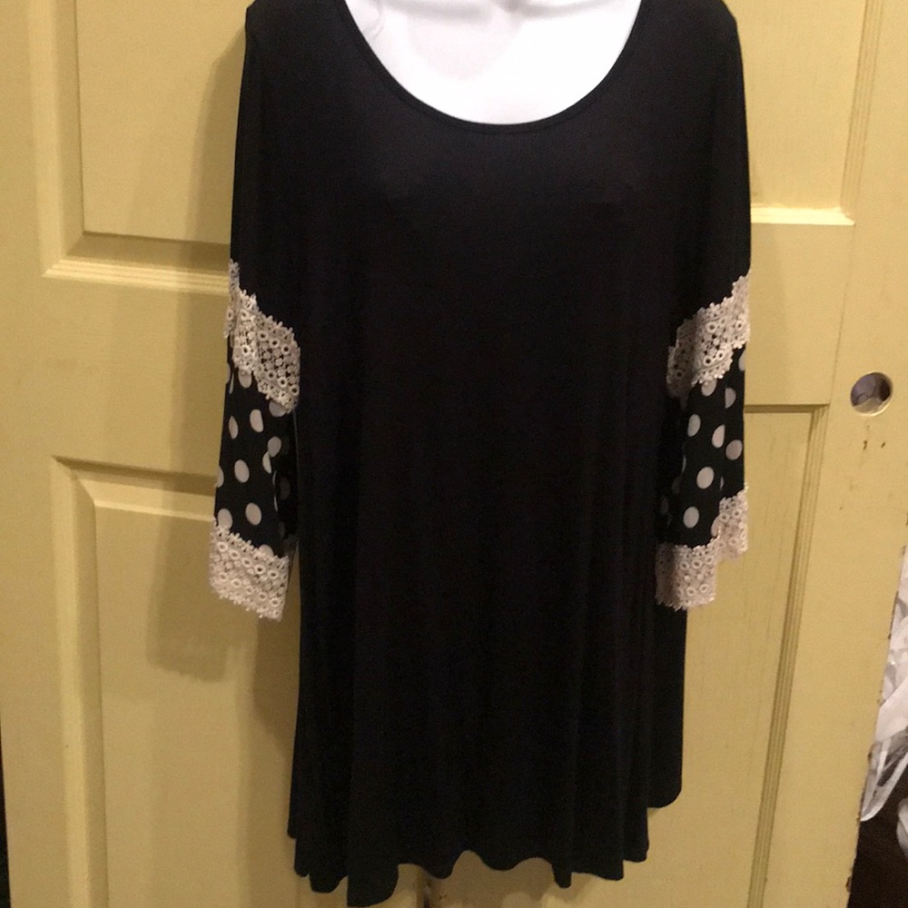 🎀BRAND NEW FROM BOUTIQUE🎀Black shirt with detail